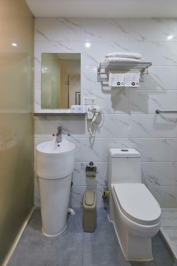 Insail Hotels Airport Road Гуанчжоу Екстер'єр фото